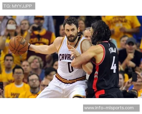 费尔顿：莫布里应学习加内特的心态每晚都要展现出强硬的竞争精神