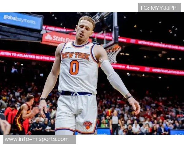 迪文岑佐全场表现出色15投7中三分球命中率高达45贡献21分助力球队胜利