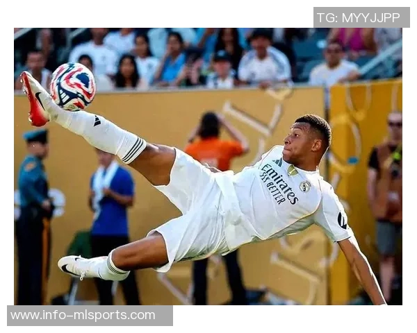 姆巴佩晒阿什拉夫球衣照片引发球迷热议好兄弟情深厚